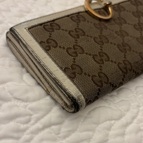 Gucci Beige and Brown Monogram Wallet - Picture 13 of 15